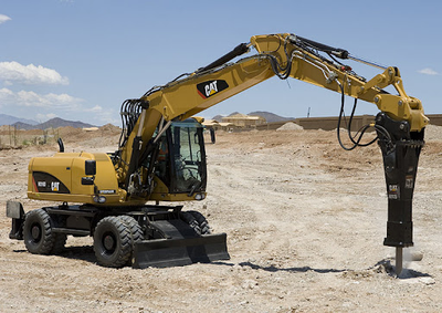 Полноповоротный колёсный экскаватор с гидромолотомe15908d1-a230-4287-a42d-5bc9742e442e