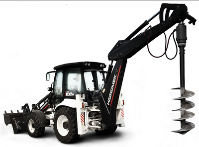 Экскаватор‑погрузчик с ямобуромfc516110-948e-4f21-a13d-0dbe3945d5df